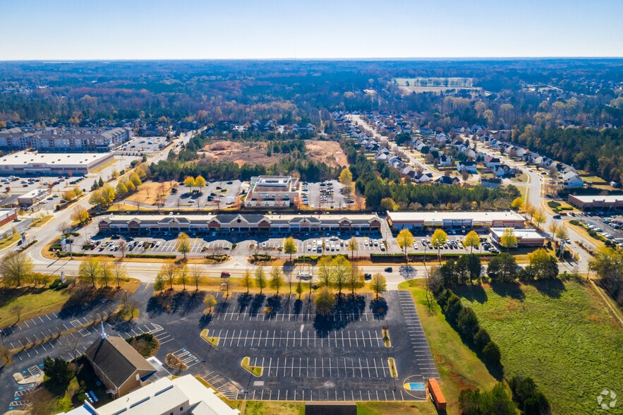More Photos Of 1971-2025 Jonesboro Rd, McDonough General Retail For Lease