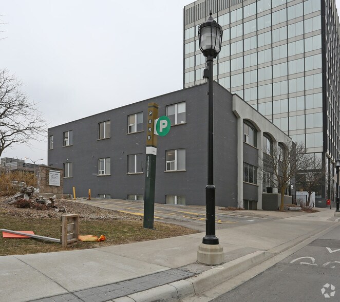 More Photos Of 22 Water St S, Kitchener Office For Lease