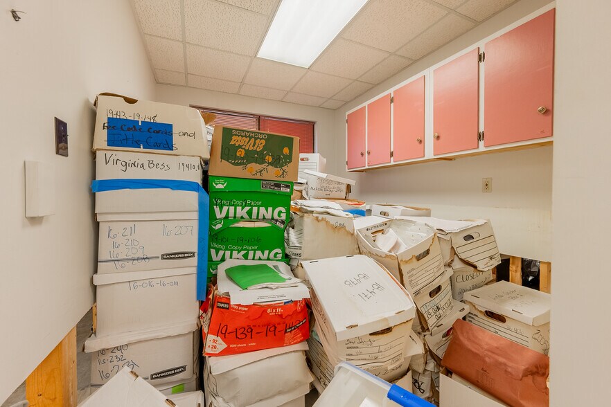 More Photos Of 65 E Main St, Pulaski Coworking Space