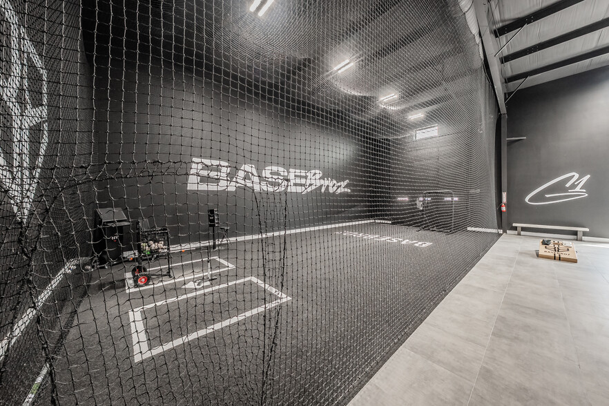 More Photos Of 13053 Harmon Rd, Fort Worth Warehouse For Sale