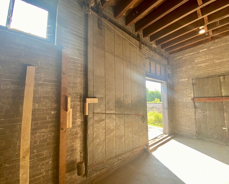 More Photos Of 260 W Stroud St, Randolph Warehouse For Sale