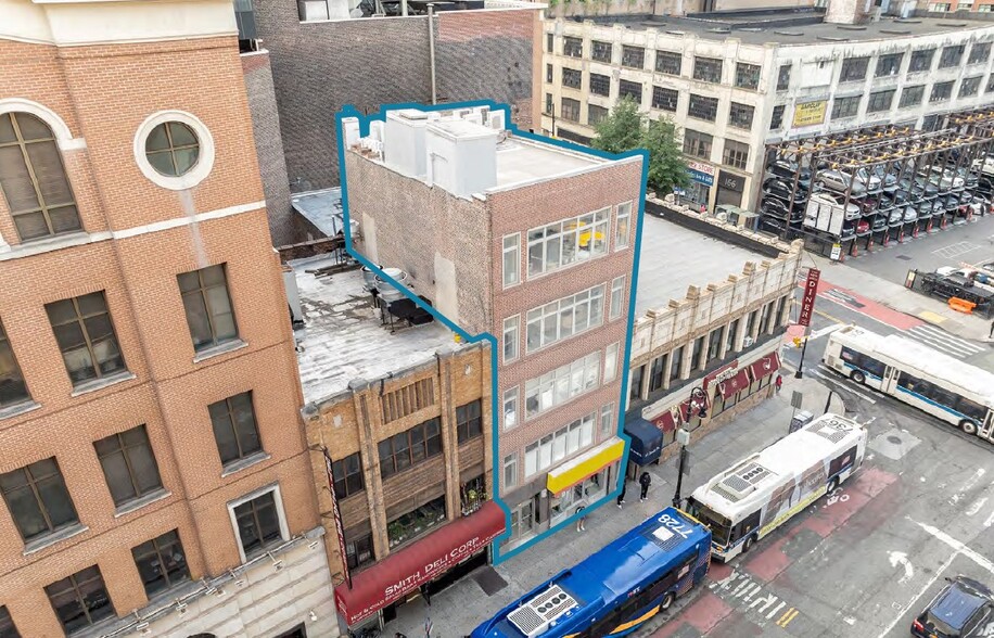 More Photos Of 27 Smith St, Brooklyn Office For Lease