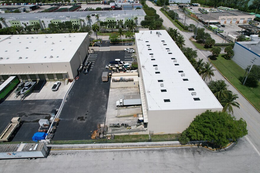 More Photos Of 7999 NW 81st Pl, Medley Warehouse For Lease