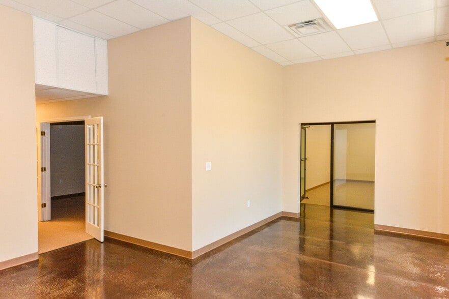 More Photos Of 15506 Highway 5, Cabot Storefront For Lease