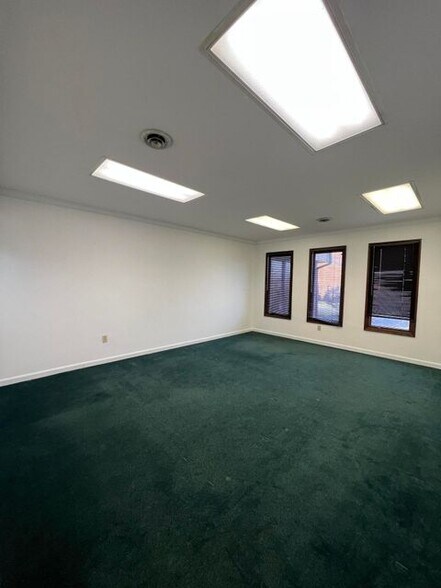 More Photos Of 230-236 Thomas More Pky, Crestview Hills Medical For Lease