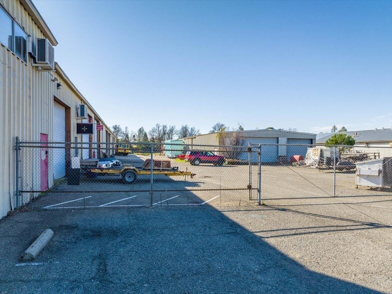 More Photos Of 4311 Caterpillar Rd, Redding Manufacturing For Sale