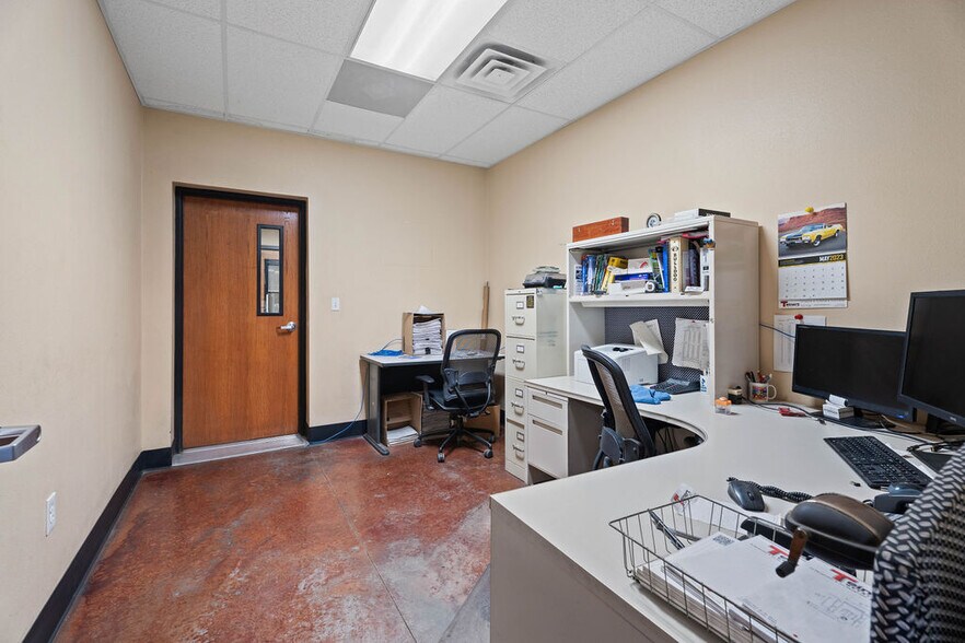 More Photos Of 3917 Clovis Rd, Lubbock Warehouse For Lease