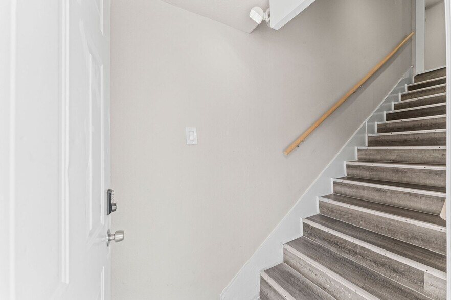 More Photos Of 6640 W Montgomery Rd, Houston Office For Sale