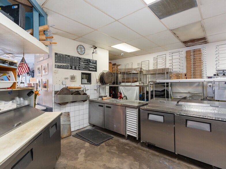More Photos Of 400-408 Main St, El Segundo Storefront For Lease