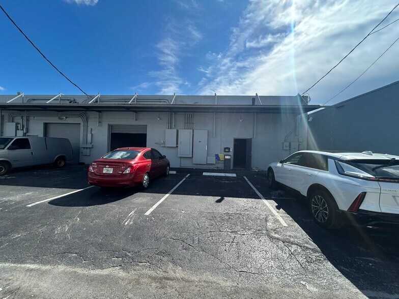 More Photos Of 204-206 NW 4th Ave, Hallandale Beach Industrial For Sale