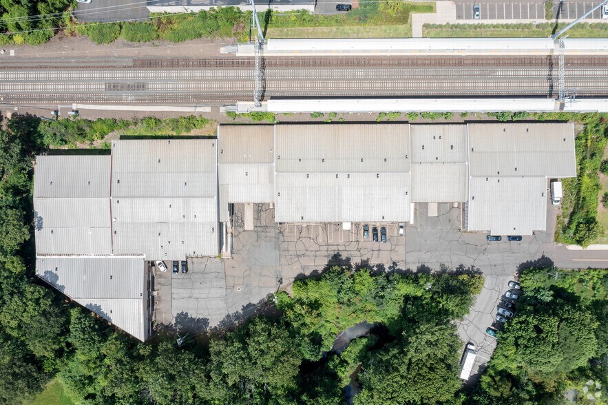 More Photos Of 115 Hood Ter, West Haven Warehouse For Lease
