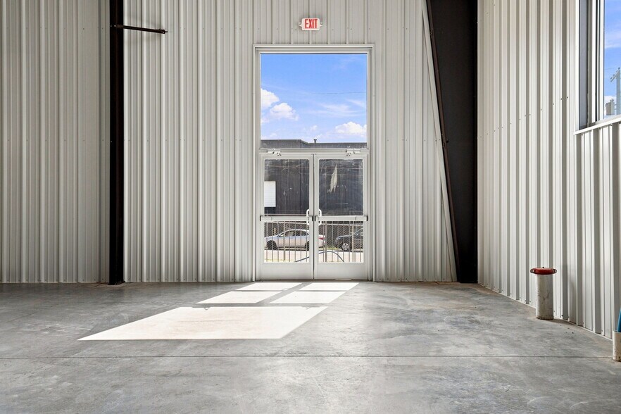 More Photos Of 1440 Bland, Louisville Warehouse For Lease