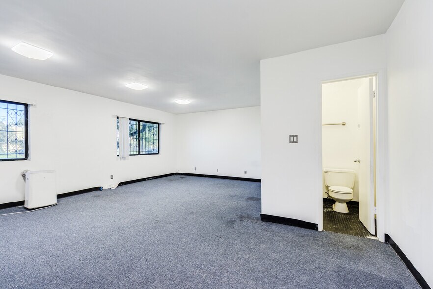 More Photos Of 8642 Venice Blvd, Los Angeles Office Residential For Sale