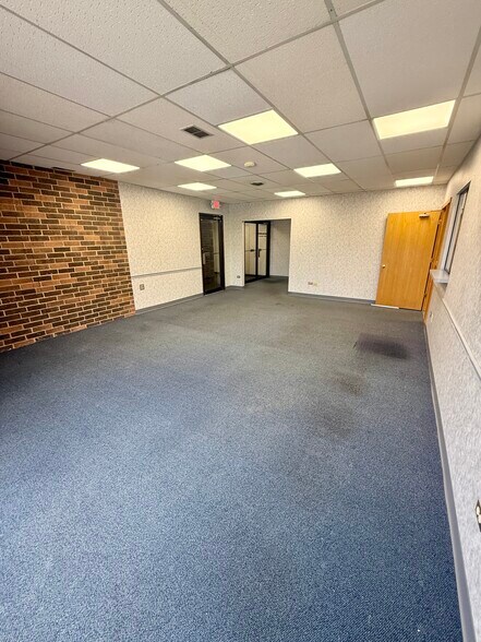 More Photos Of 7800 W College Dr, Palos Heights Office For Lease