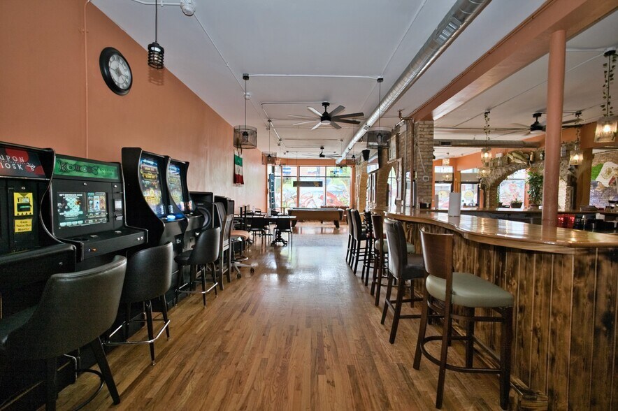 More Photos Of 3034-3040 W Montrose Ave, Chicago Apartments For Sale