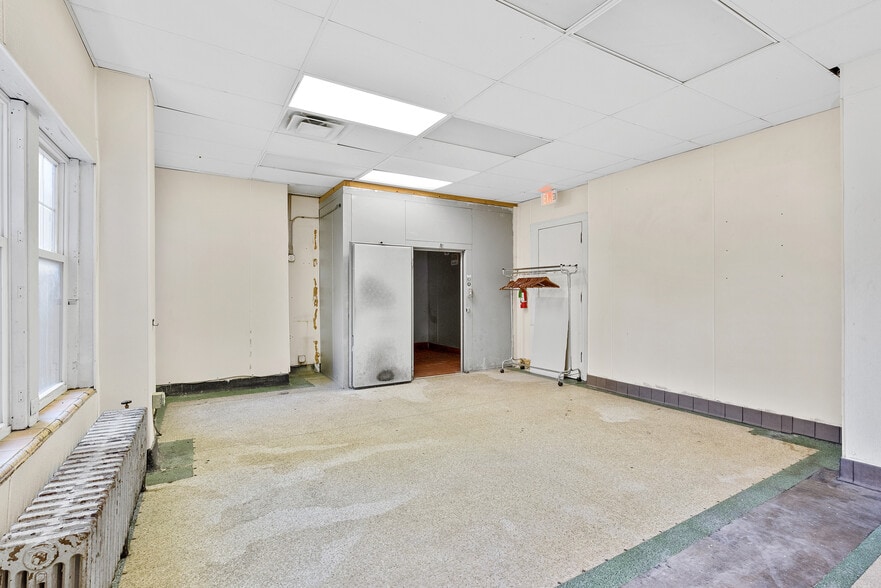 More Photos Of 1028 E Juneau Ave, Milwaukee Hotel For Lease