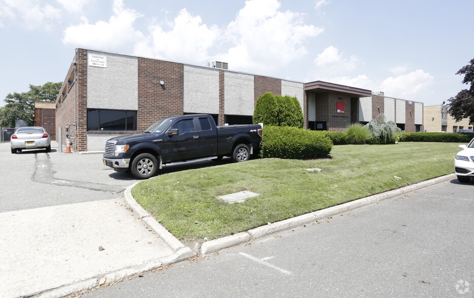 Primary Photo Of 145 Sherwood Ave, Farmingdale Warehouse For Lease