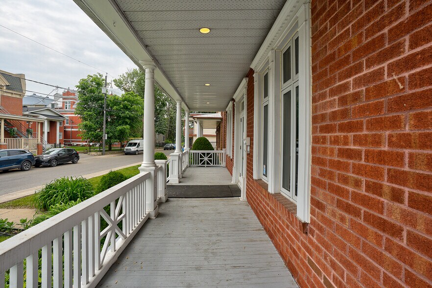 More Photos Of 415 Rue Du Village, Repentigny Office For Sale