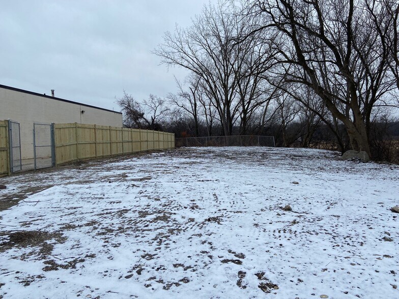 More Photos Of 28039 W Commercial Ave, Lake Barrington Industrial For Lease