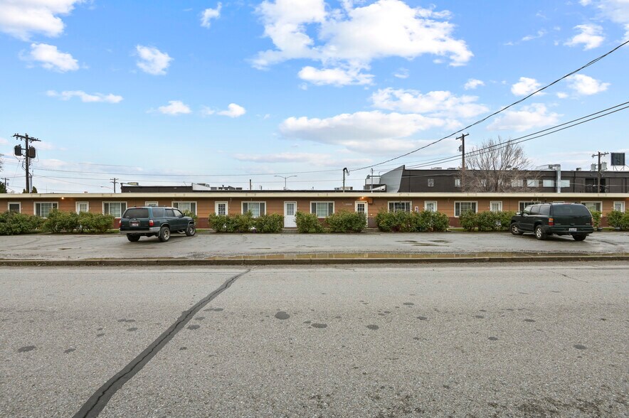 More Photos Of 10516 E Main Ave, Spokane Apartments For Sale
