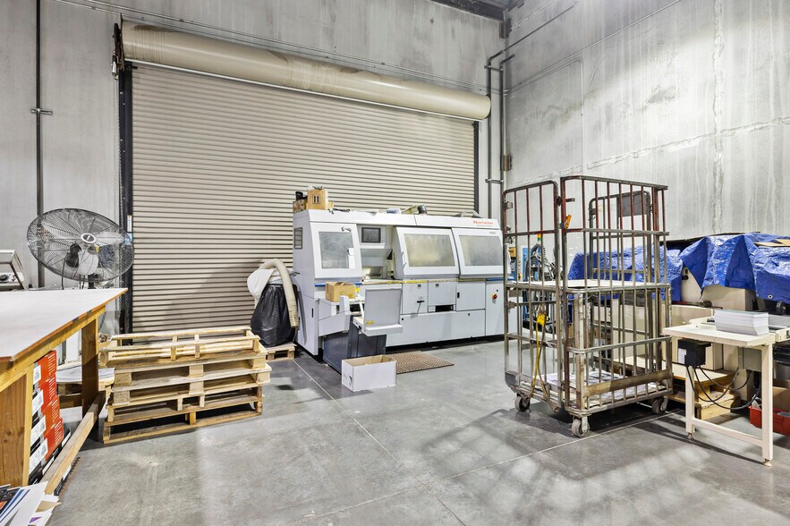 More Photos Of 5148 W Patrick Ln, Las Vegas Warehouse For Lease
