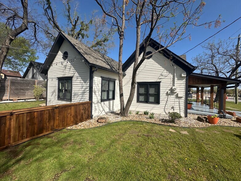 More Photos Of 148 Elm St, Keller Freestanding For Sale