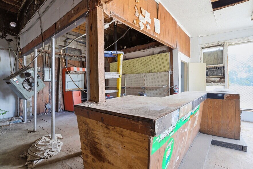 More Photos Of 414 S John St, Goldsboro General Retail For Sale