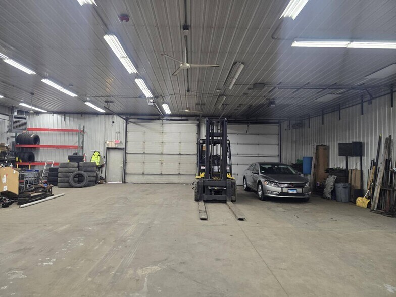 More Photos Of 16600 Crawford Ave, Country Club Hills Warehouse For Lease