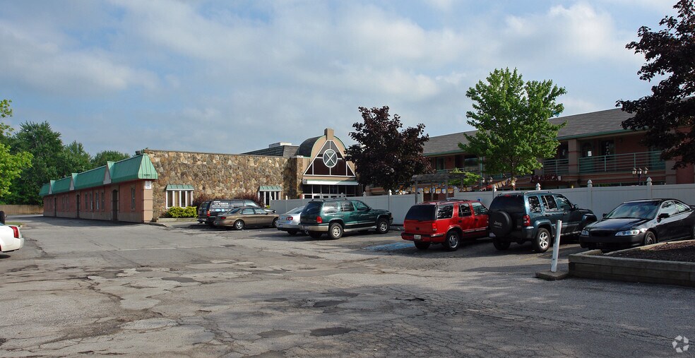 More Photos Of 6285 Pearl Rd, Parma Heights Freestanding For Lease