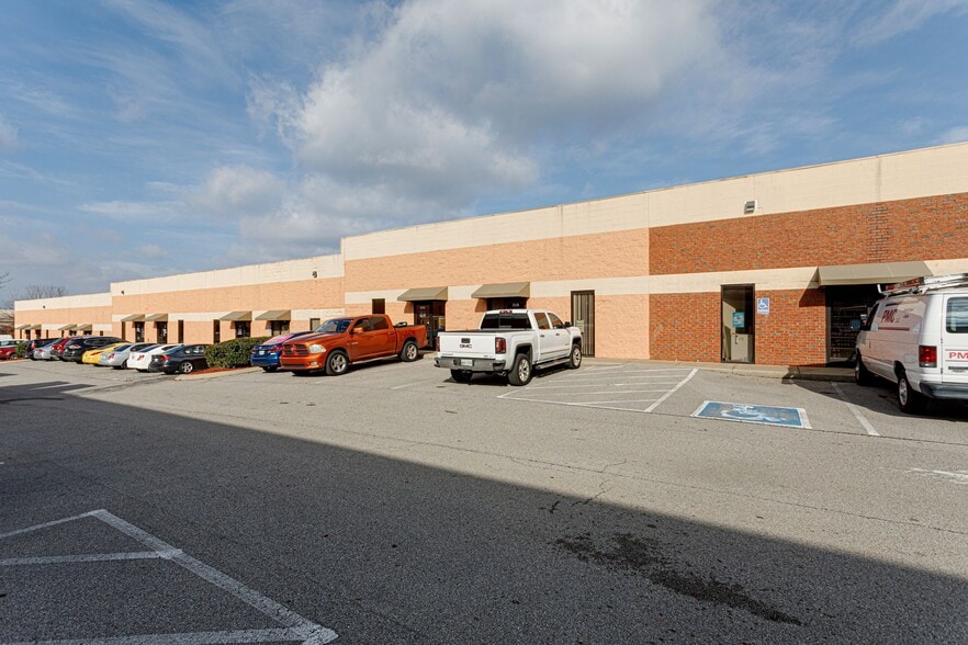 More Photos Of 131 Weakley Ln, Smyrna Flex For Lease