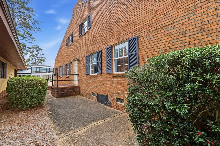 More Photos Of 235-237 John Knox Rd, Tallahassee Medical For Sale