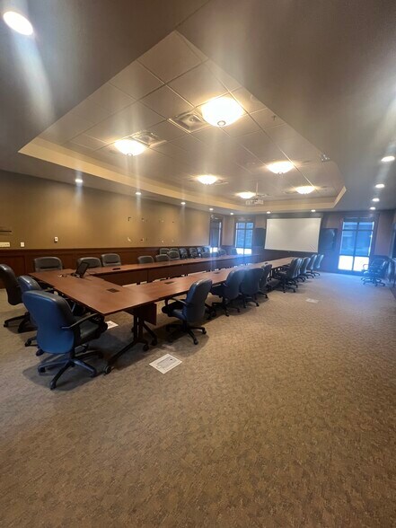 More Photos Of 4141 28th Ave S, Fargo Office For Lease
