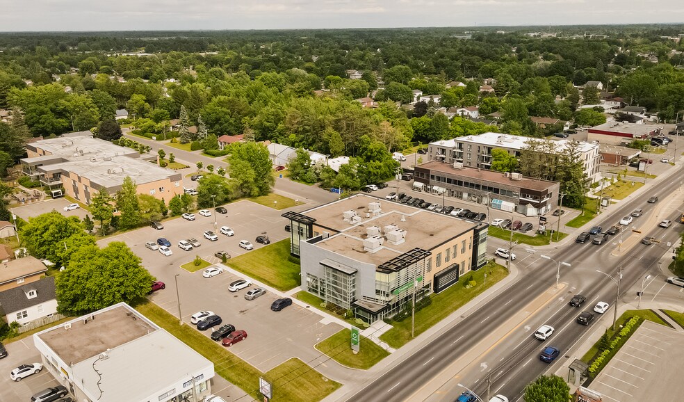 More Photos Of 1070 Boul du Curé-Labelle, Blainville Office For Sale