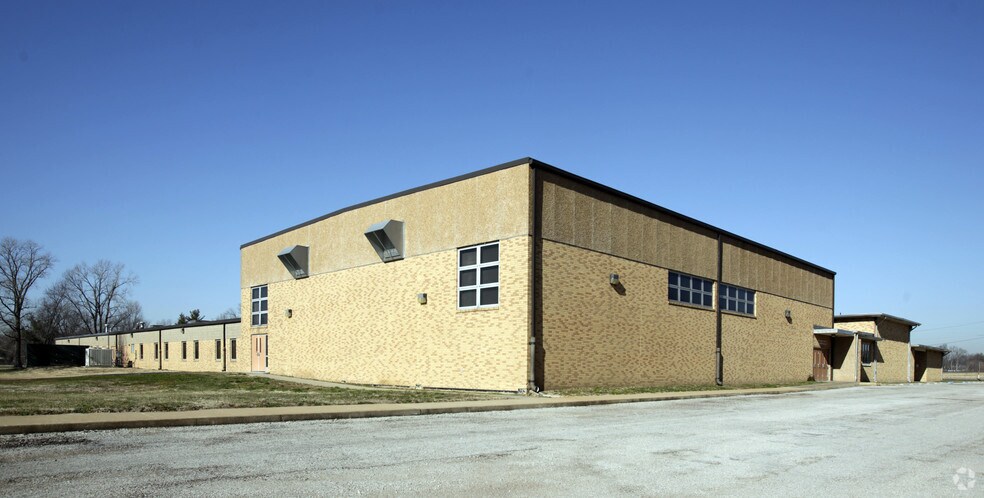 More Photos Of 1901 Mascoutah Ave, Belleville Schools For Lease