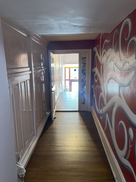 More Photos Of 7-9 E Bay St, Savannah Bar For Sale