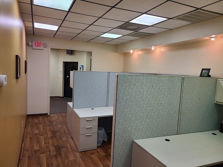 More Photos Of 3023 Eastland Blvd, Clearwater Office For Sale