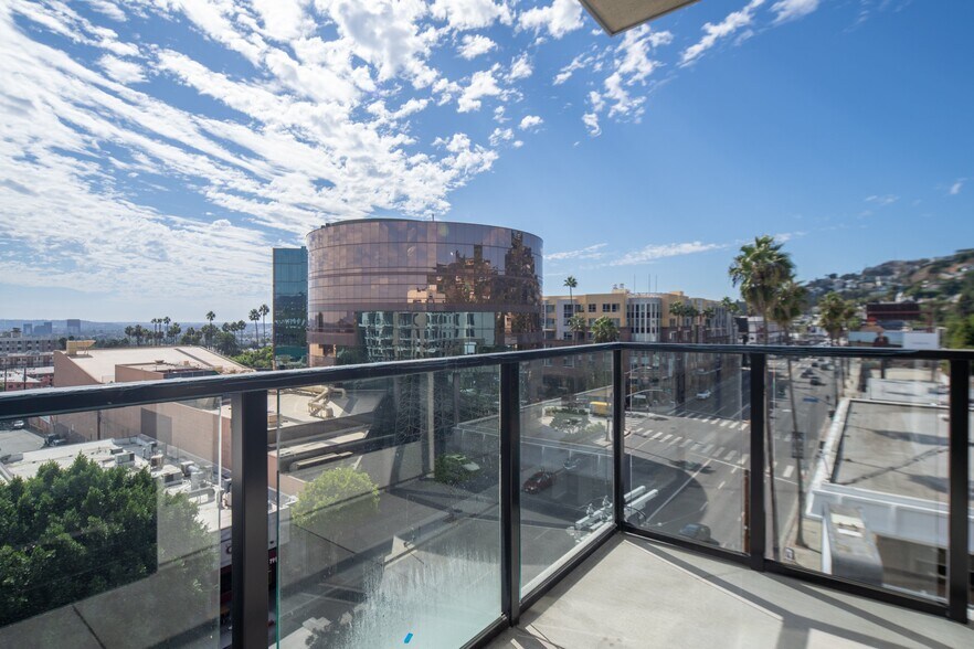 More Photos Of 1511 N Fairfax Ave, Los Angeles Apartments For Lease