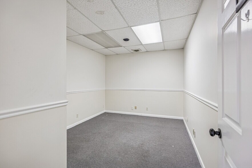 More Photos Of 159-167 Belle Forest Cir, Nashville Office For Sale