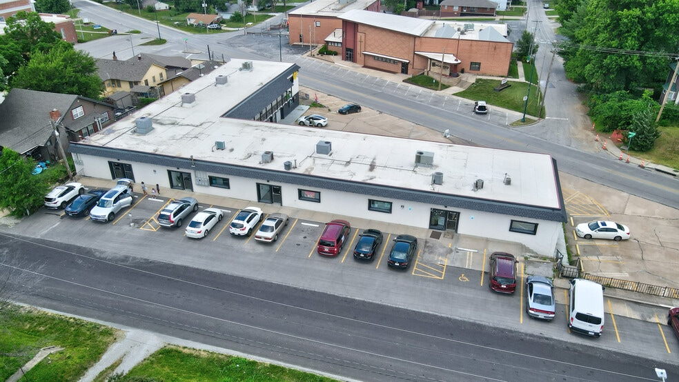 More Photos Of 10605-10715 E Winner Rd, Independence Storefront Retail Office For Lease