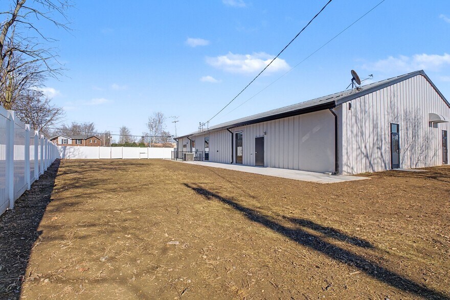 More Photos Of 207 Iris Dr, Hendersonville Daycare Center For Sale