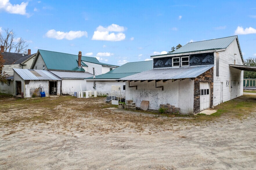 More Photos Of 680 Maine Ave, Farmingdale Storefront Retail Office For Lease