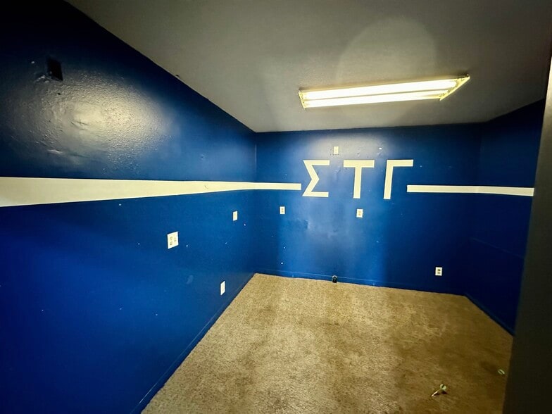 More Photos Of 1001 S Davis St, Kirksville Sorority Fraternity House For Sale