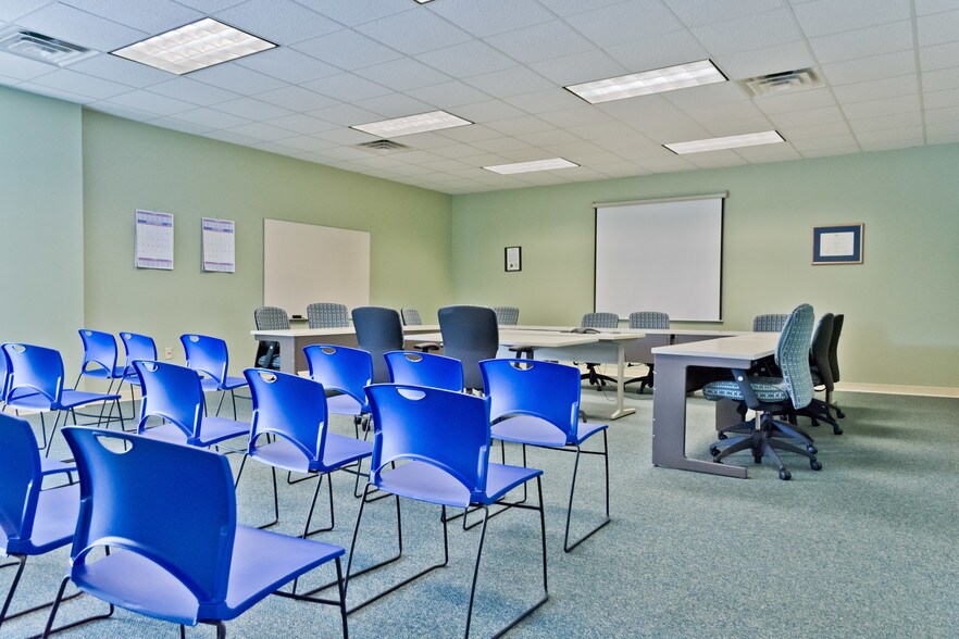 More Photos Of 211 Water St, Augusta Office For Sale