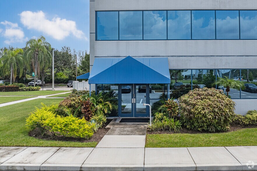 More Photos Of 360 Hiatt Dr, Palm Beach Gardens Office For Lease