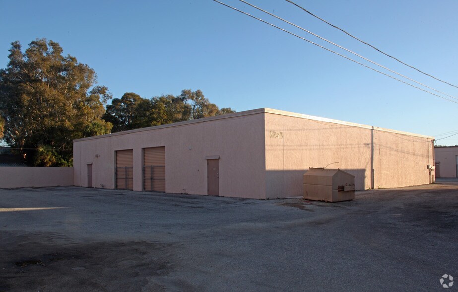 Primary Photo Of 3245 Fairfield Ave S, Saint Petersburg Manufacturing For Lease
