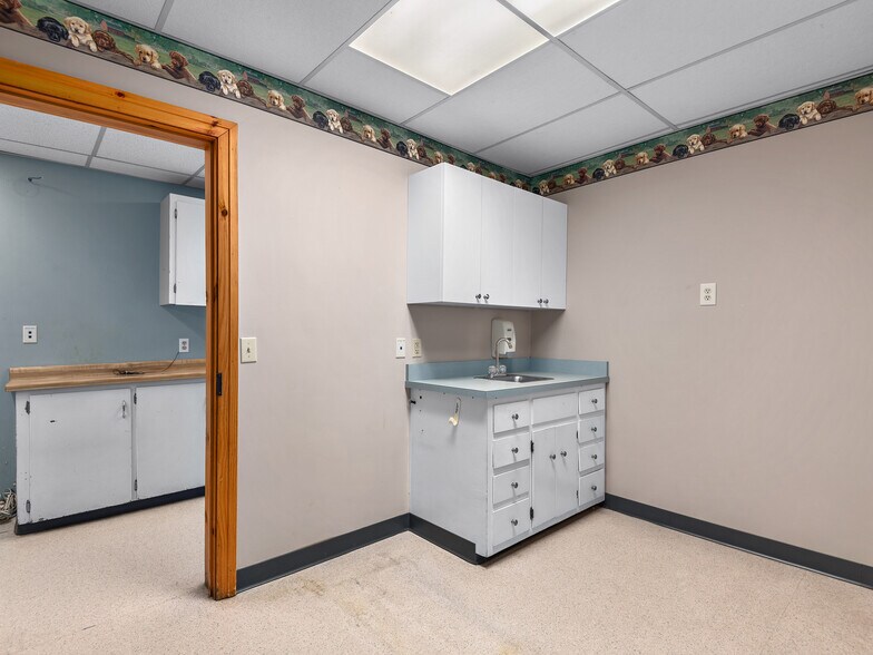 More Photos Of 1001 Greenville Hwy, Hendersonville Medical For Sale