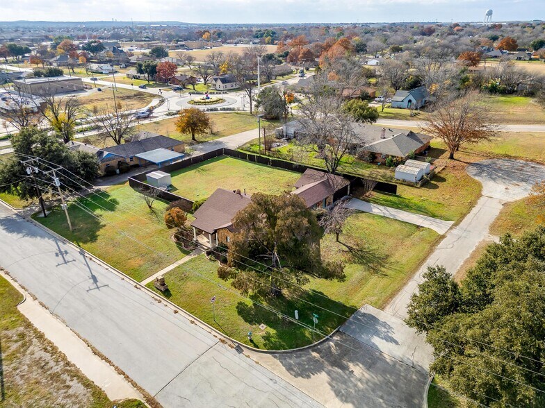 More Photos Of 113 N Tarrant St, Crowley Office For Sale