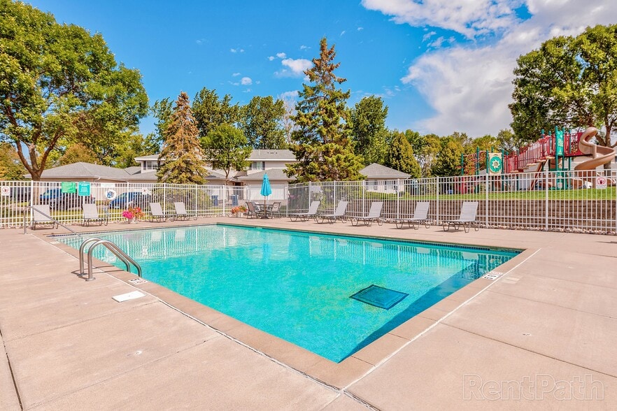 More Photos Of 1500 McAndrews Rd W, Burnsville Office For Lease