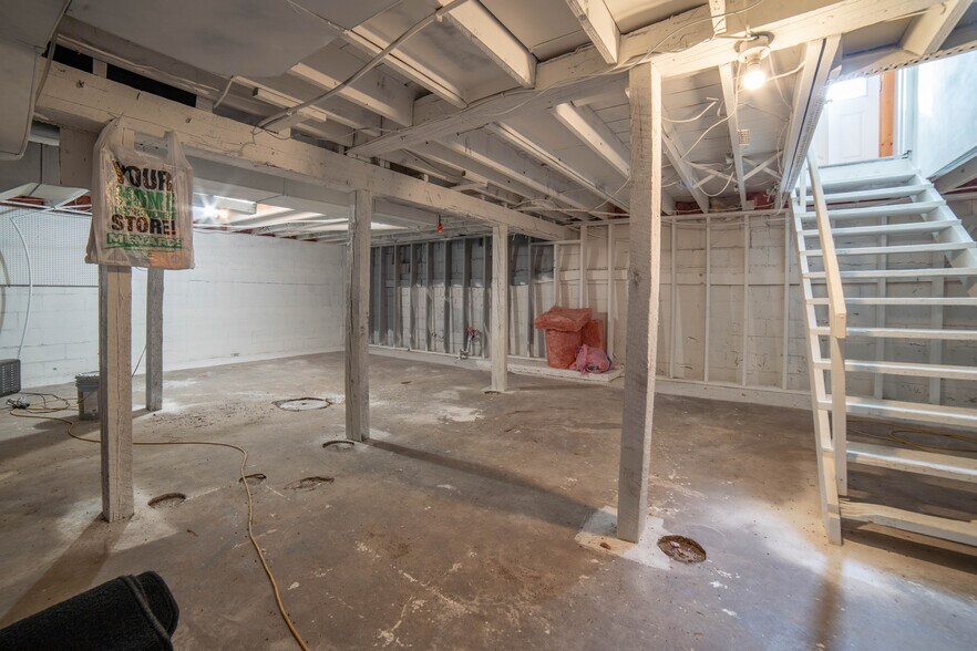 More Photos Of 16082 S Antler Inn Rd, Wascott Restaurant For Sale