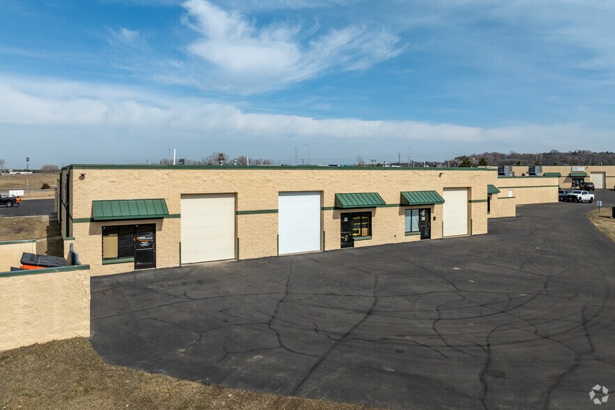 More Photos Of 592 Outpost Cir, Hudson Unknown For Lease